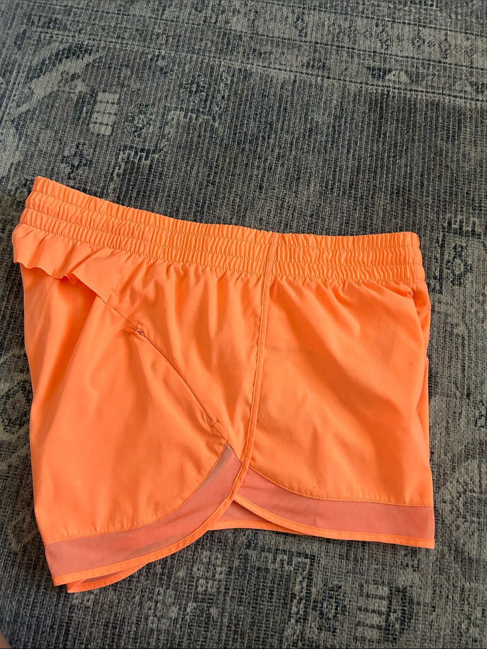 Athleta Mesh Racer Run Mid Rise 4” Shorts Size Medium - Picture 5 of 11